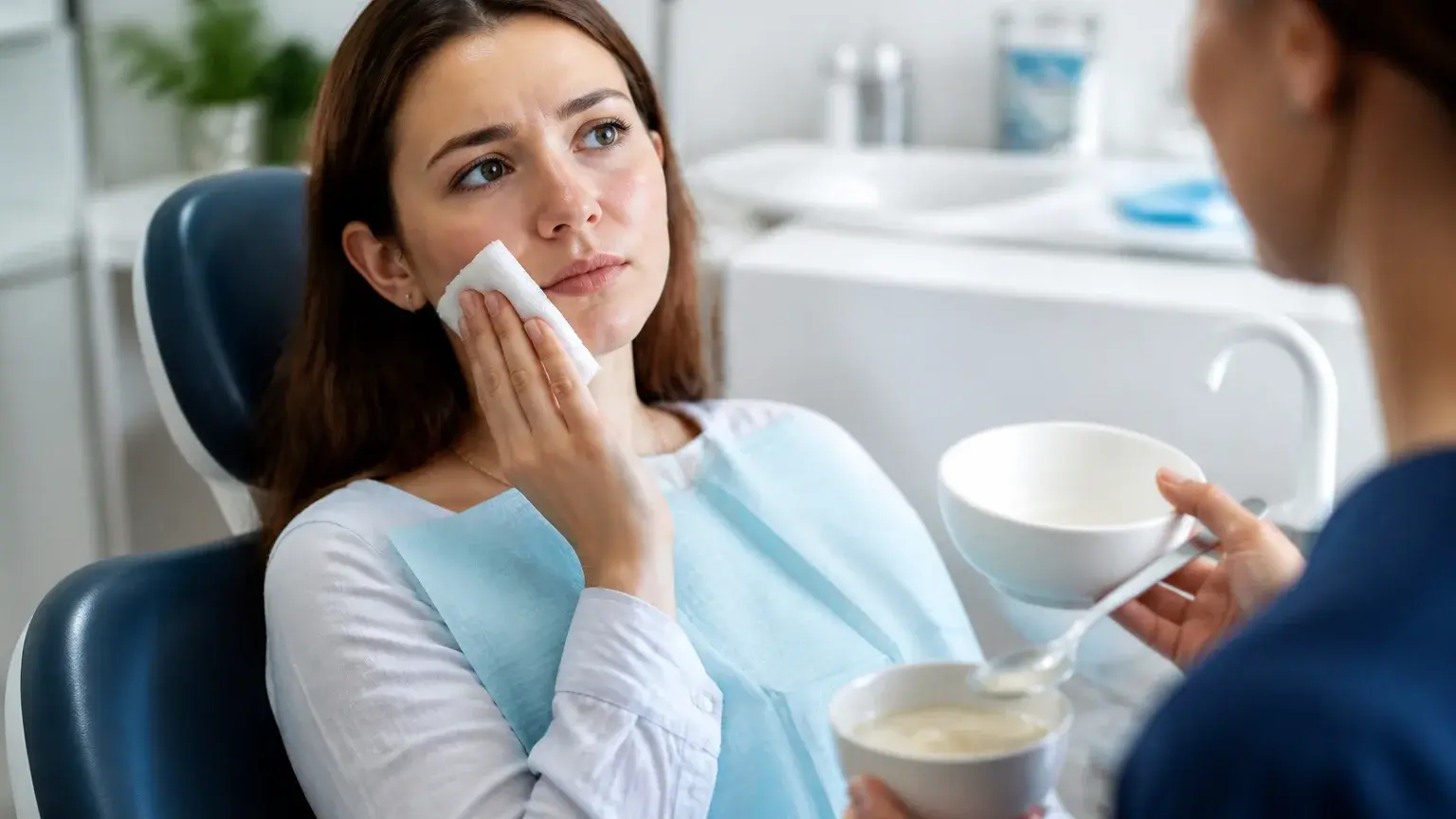 Do wisdom teeth removals hurt? hero background photograph