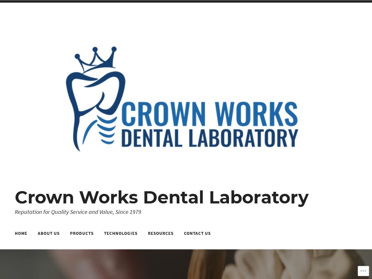 Crown Works Dental Laboratory Website Screenshot from crowndentalworks.com