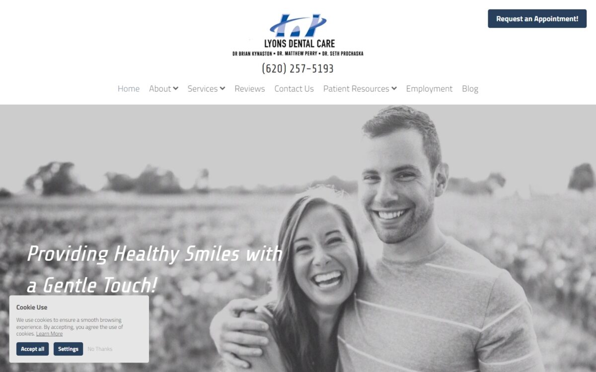 lyonsdentist.com screenshot