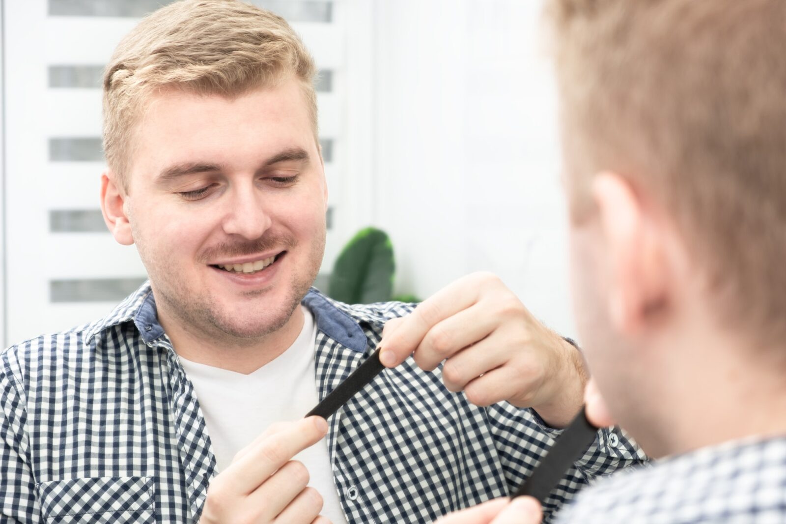 Teeth whitening with coal stripe